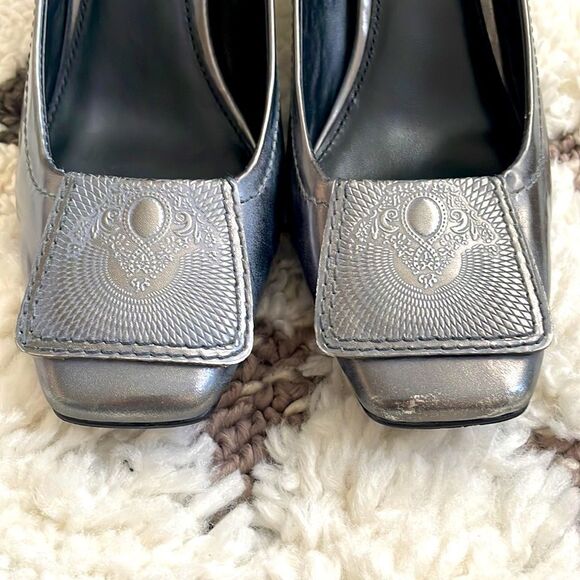 ELIE TAHARI METALLIC LEATHER KITTEN HEEL - Picture 4 of 8